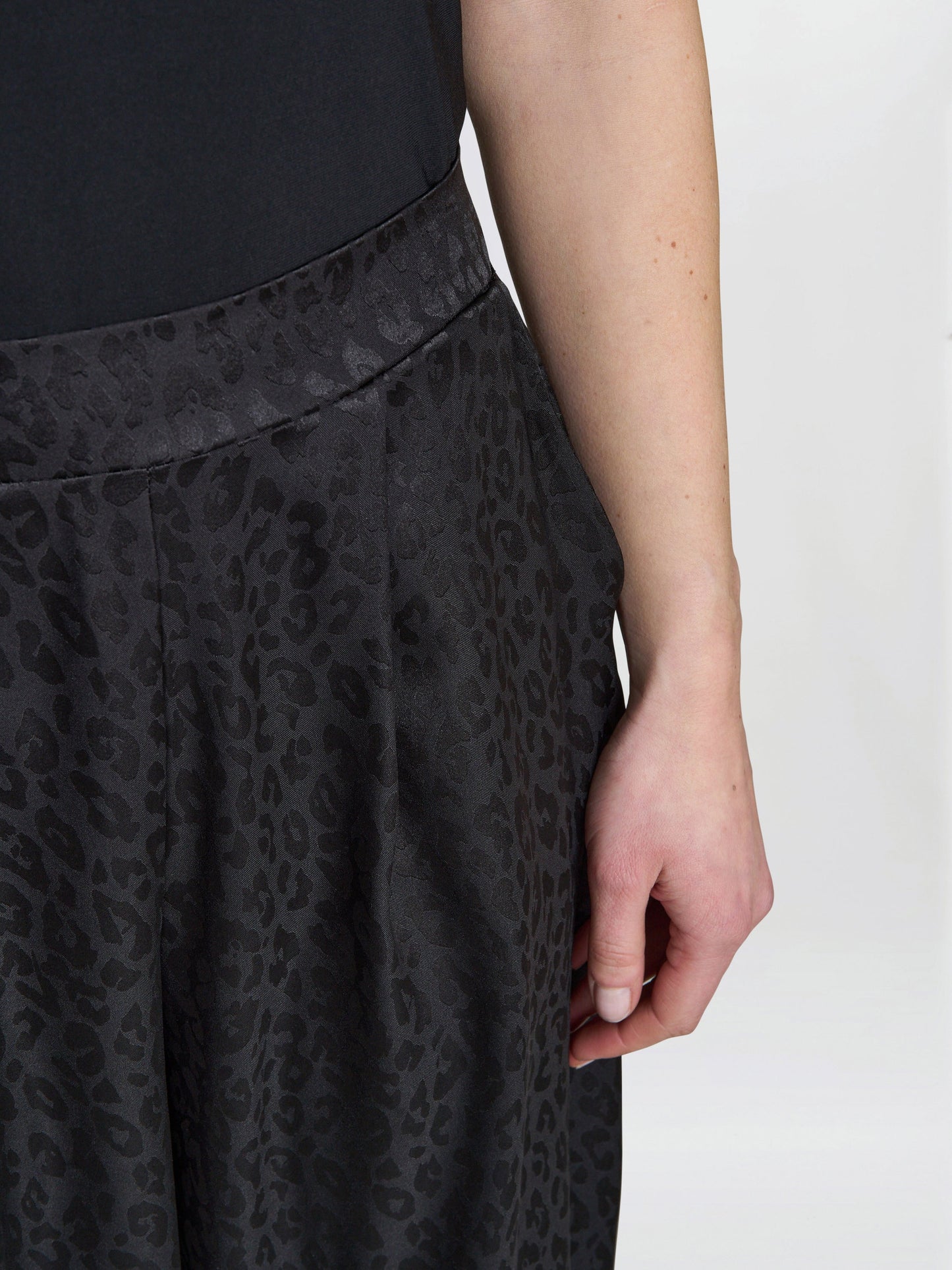 Sabine Satin Jacquard Pull On Trouser