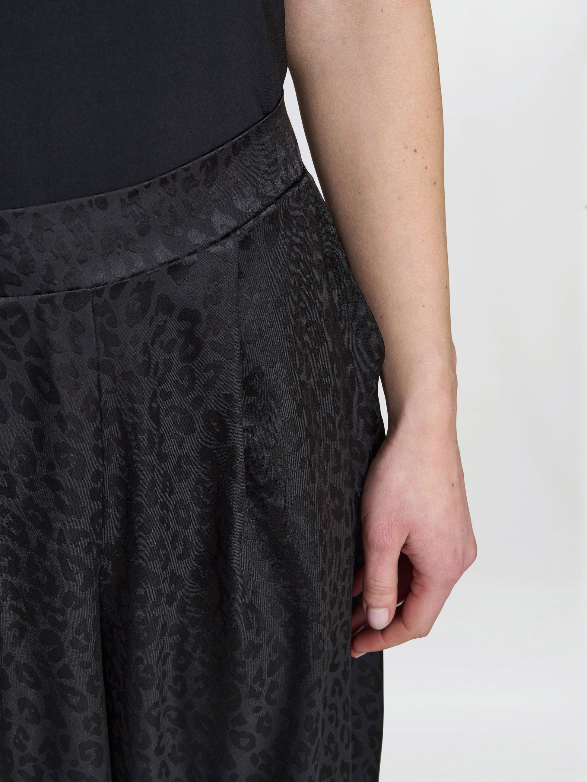  Sabine Satin Jacquard Pull On Trouser