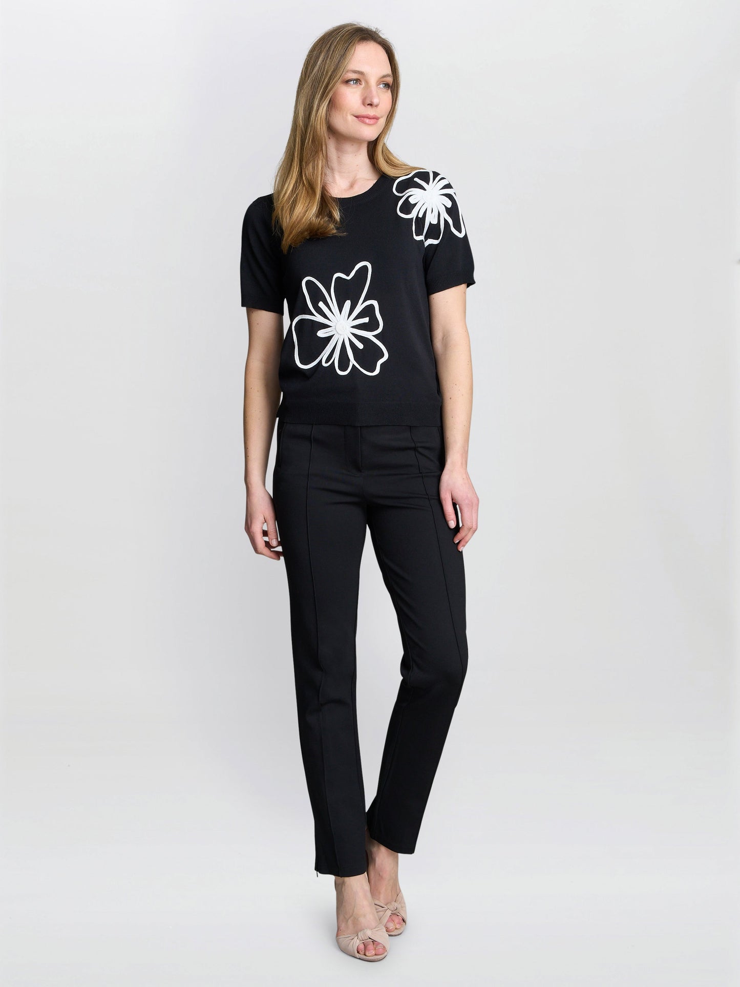  Vicki Short Sleeve Sweater With Flower Applique