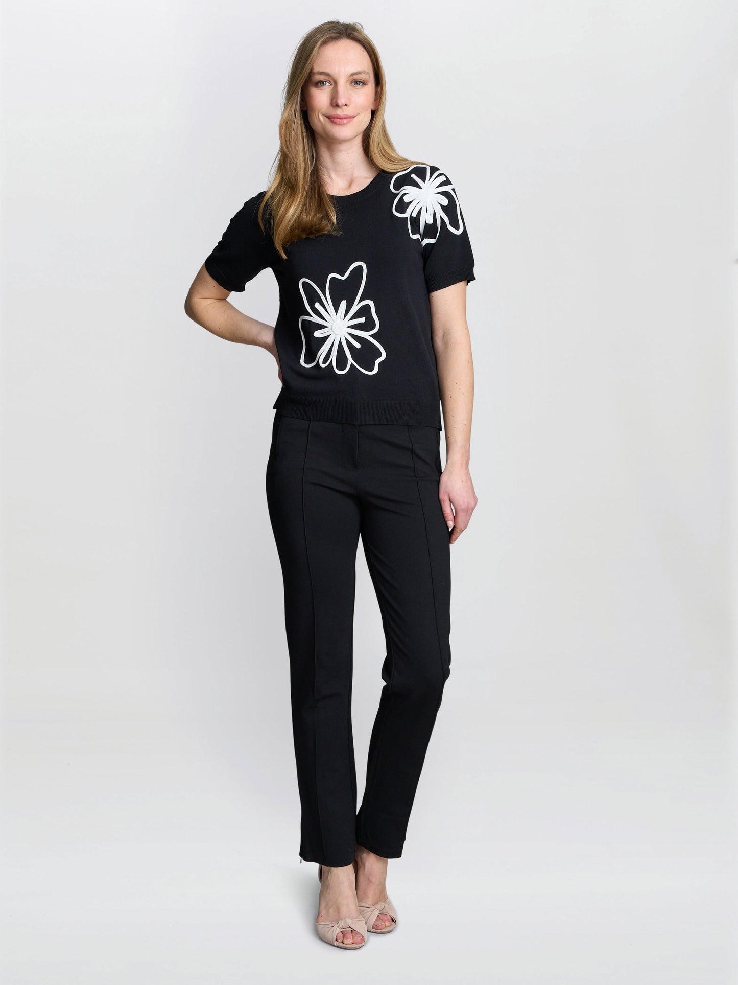  Vicki Short Sleeve Sweater With Flower Applique