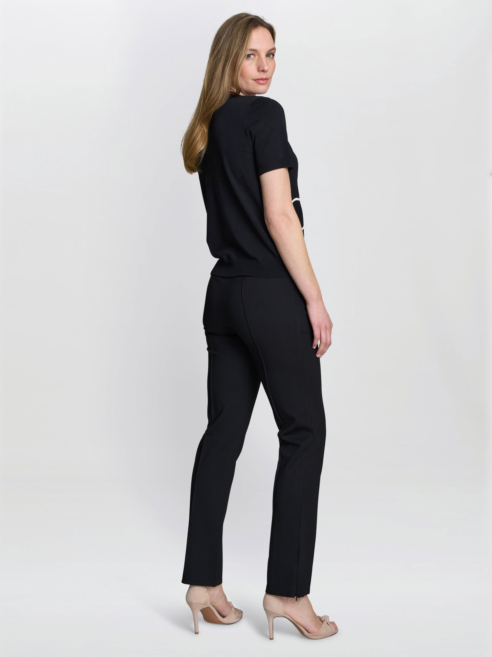  Vicki Short Sleeve Sweater With Flower Applique