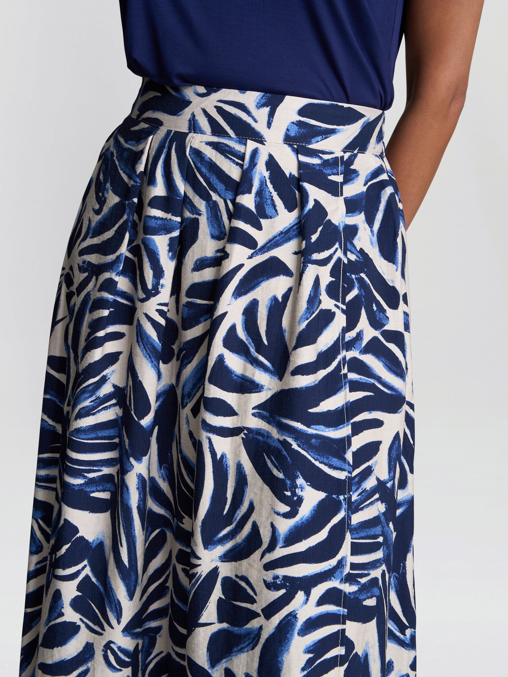  Enid Abstract Print Elastic Waist Skirt