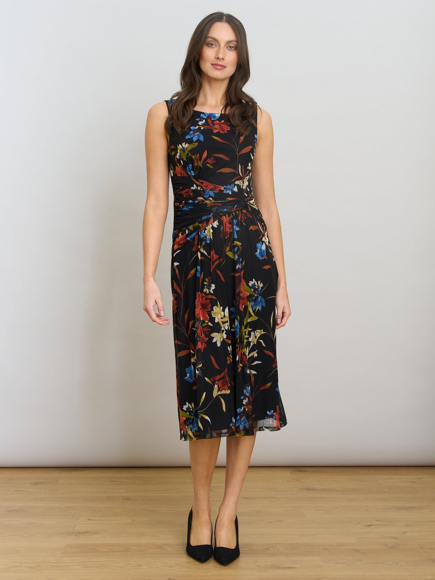  Gina Sleeveless Floral Dress