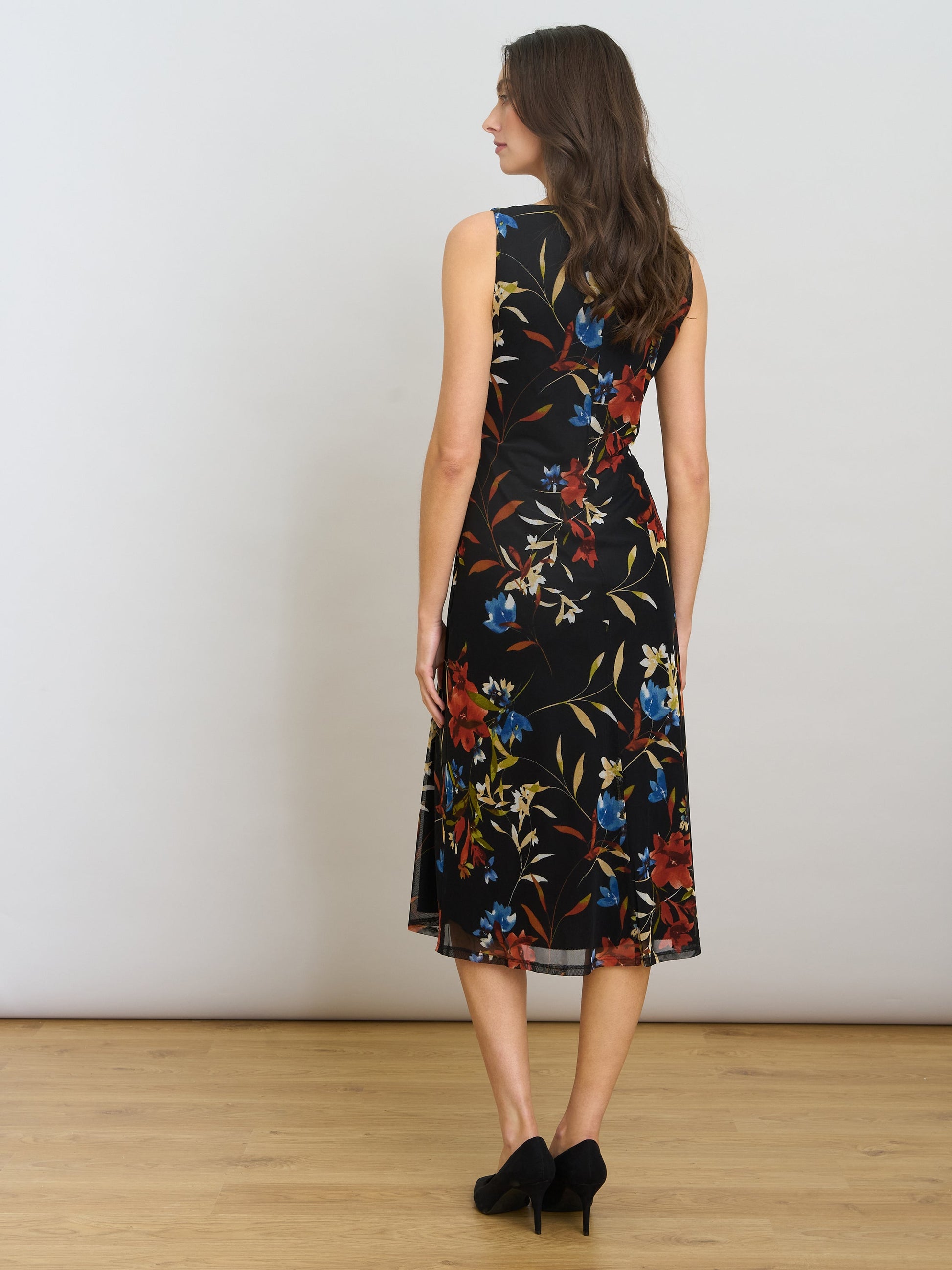  Gina Sleeveless Floral Dress
