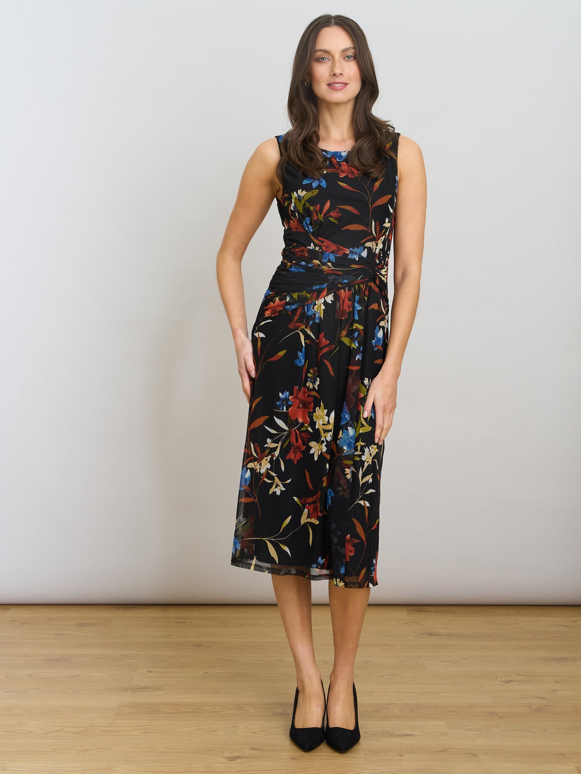  Gina Sleeveless Floral Dress