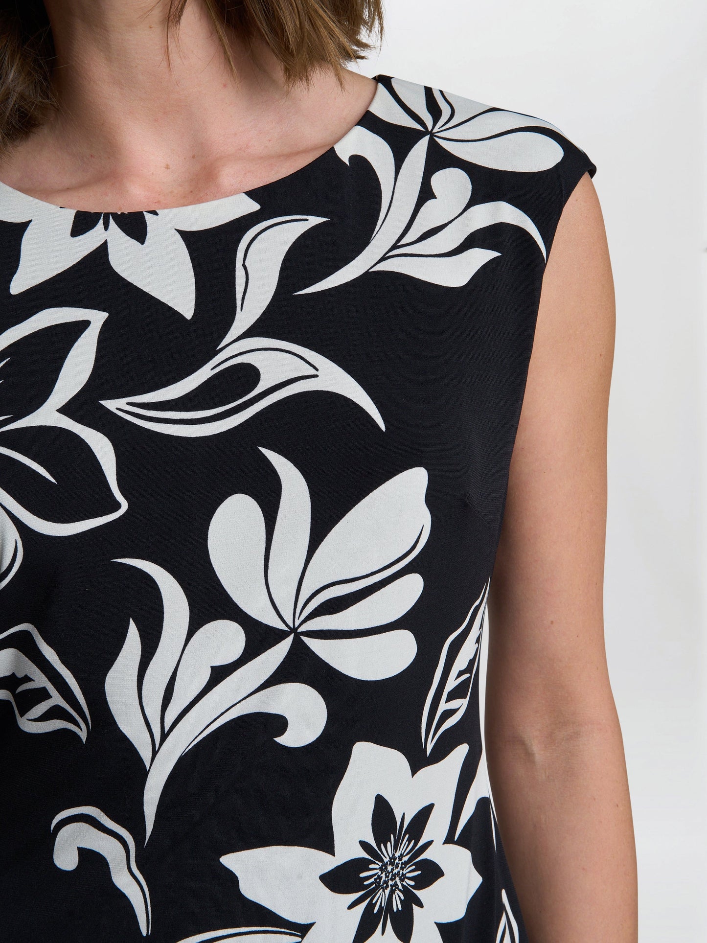  Marjorie Floral Shift Dress