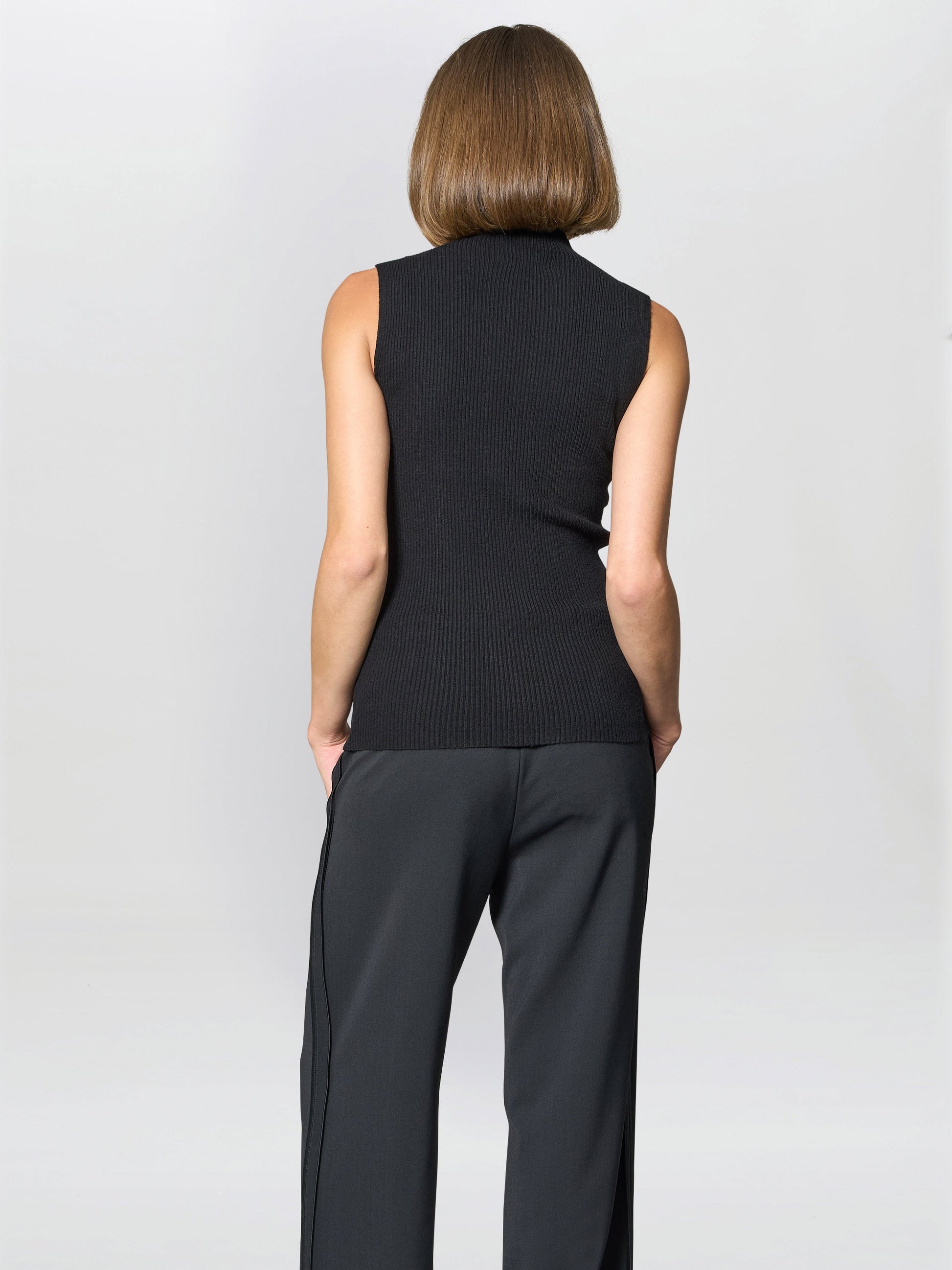  Neve Sleeveless Ribbed Jumper
