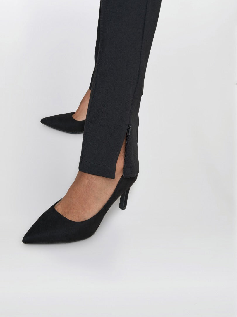  Stephanie Trouser